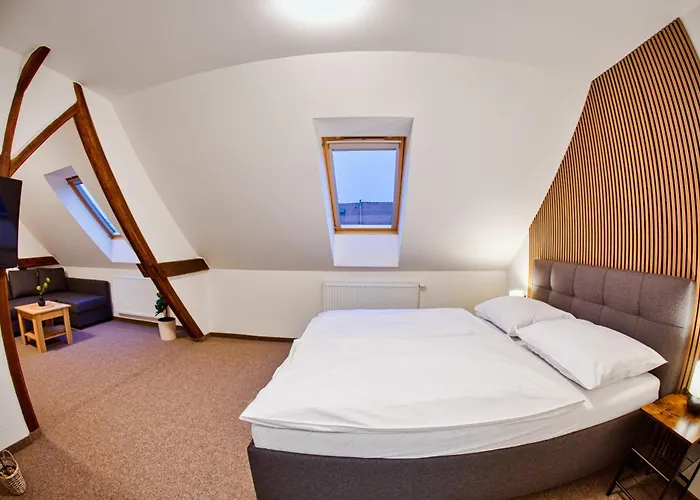 Hotel A Restaurace Ruze Podborany
